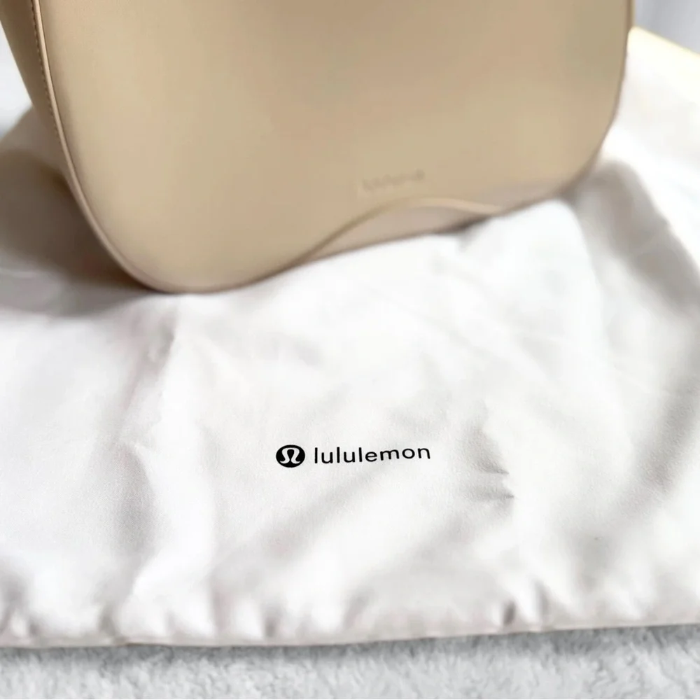 NWT Lululemon Leather Alternative Shoulder Bag 8L – Cashew – SOLD OUT - Picture 13 of 16